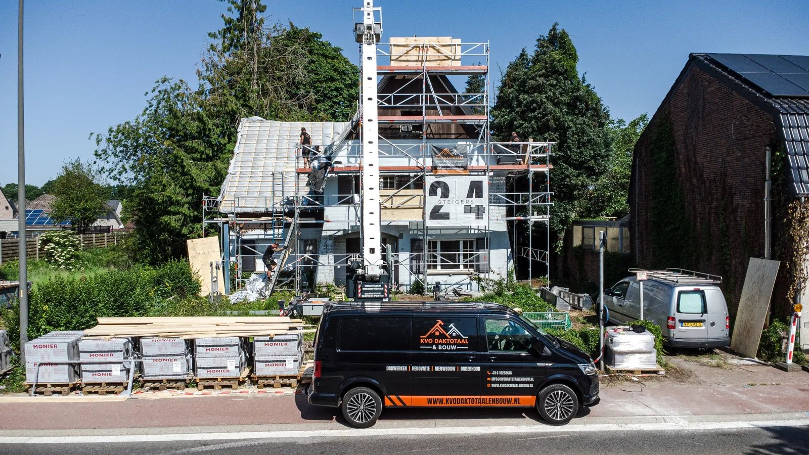 De bus voor het project in de steiger
