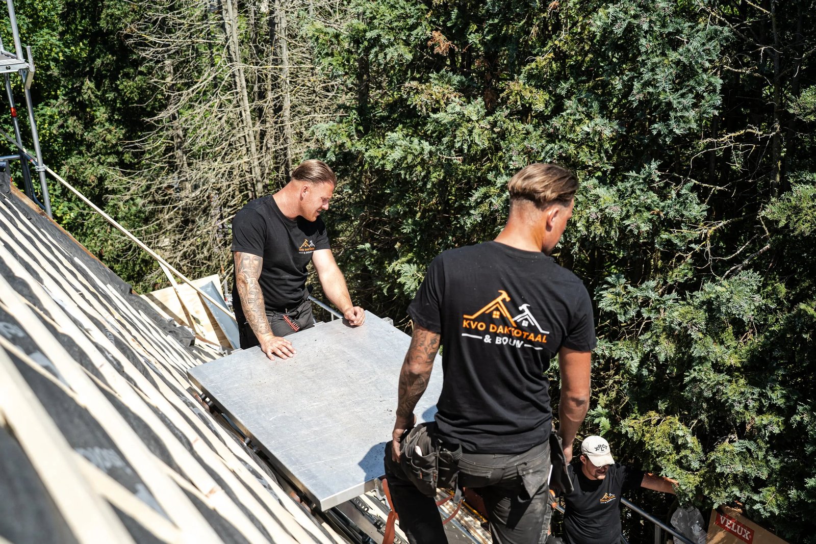 Onderdak aanbrengen op de kapconstructie