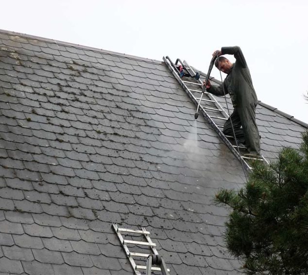 dak-reinigen-handmatig-leien-dak